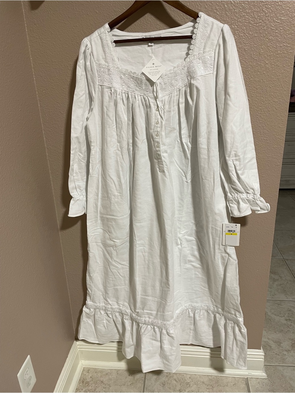 Eileen West White long sleeve nightgown NEW - Picture 1 of 8